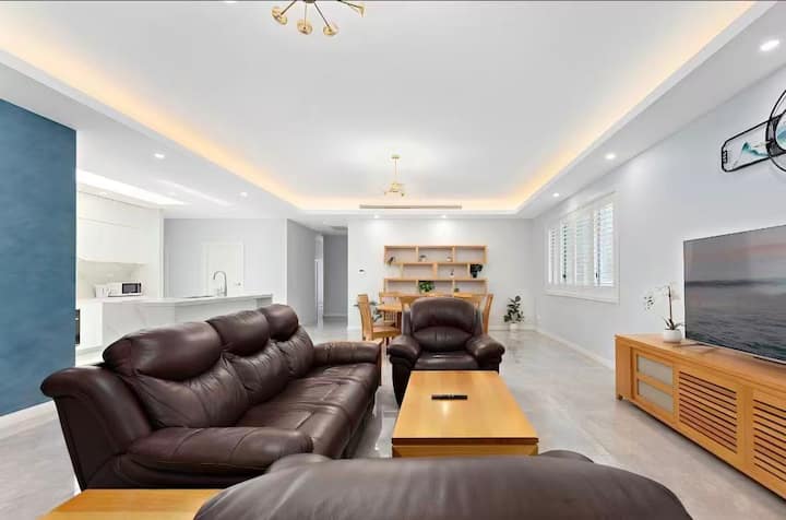 Modern 5br Home Near Station & Cbd | Sleeps 11 - Parramatta