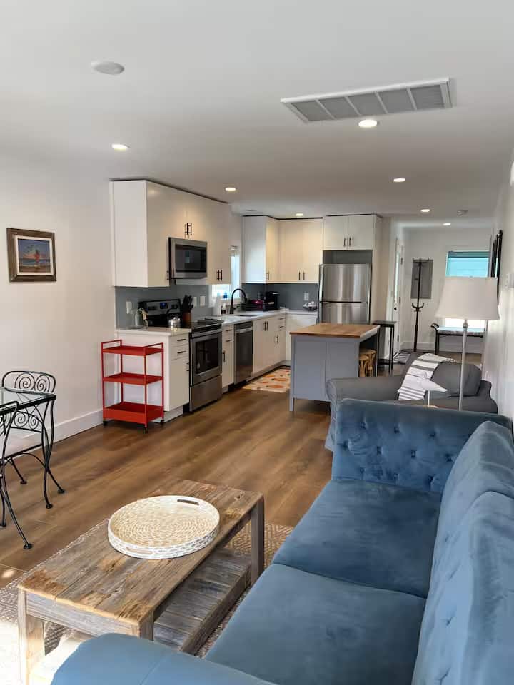 The Little Retreat Unit B - Walk To Shops & Beach - Cape Charles, VA