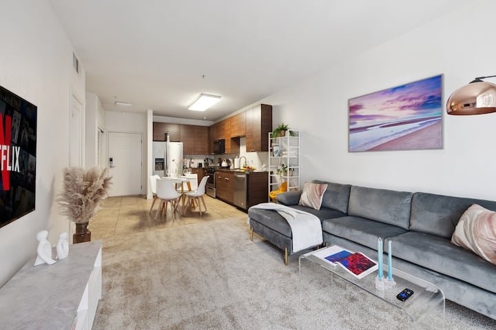 Marina Del Rey! Free Parking • Gym • Pool! - Venice Beach, CA