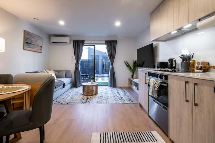 The City Nest | Modern Cbd Escape With Sauna & Spa - Christchurch