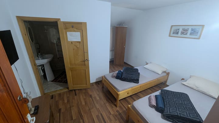 Camera 2paturi Baie Privata șI Televizor - Rodna