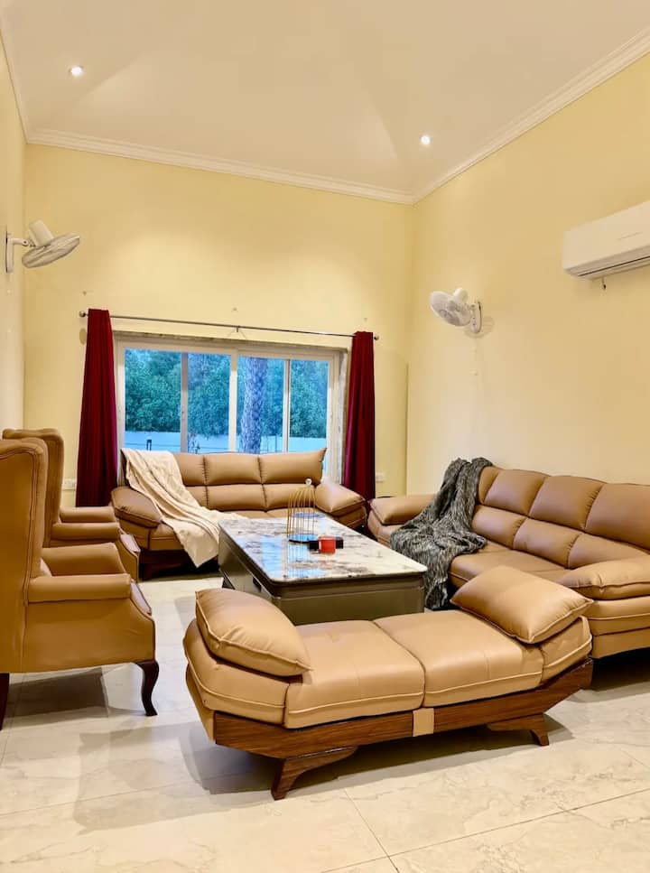 4 Bedroom Luxurious Farmhouse With Pool, - Delhi