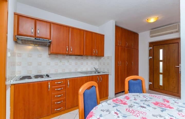 Villa Marcelina Apartment 2 With Pool And Terrace - Seget Vranjica