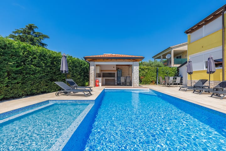 Apartments Zely With Outdoor Pool - Poreč