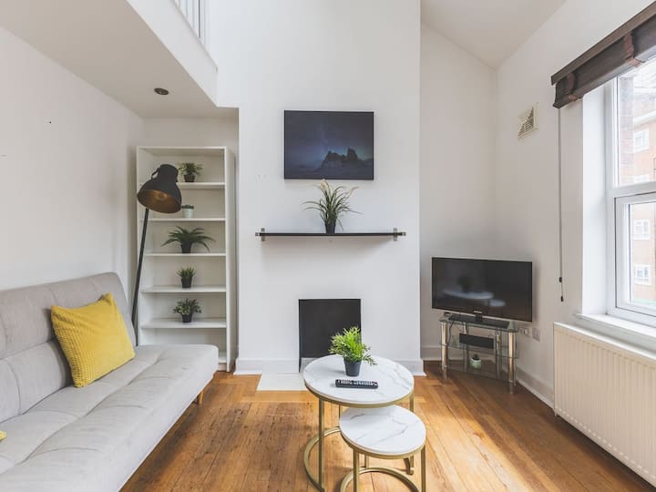 Bright Loft Apartment In Nine Elms - Charing Cross - London