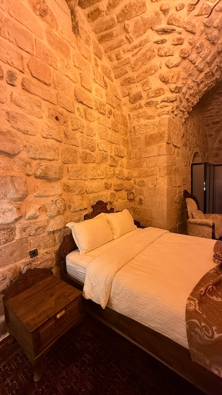 Otoparklı Tarihi Konakta ÇIft Kişilik Oda - Mardin