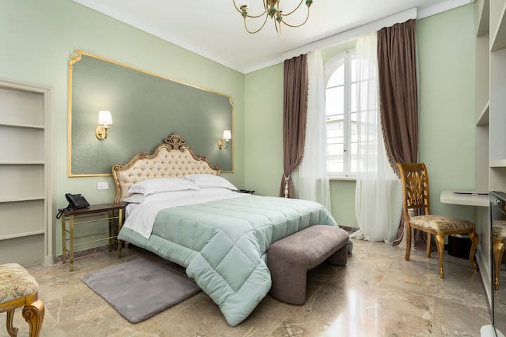 Deluxe Room At 19th-c. Villa Marble Bath | Siena - Siena