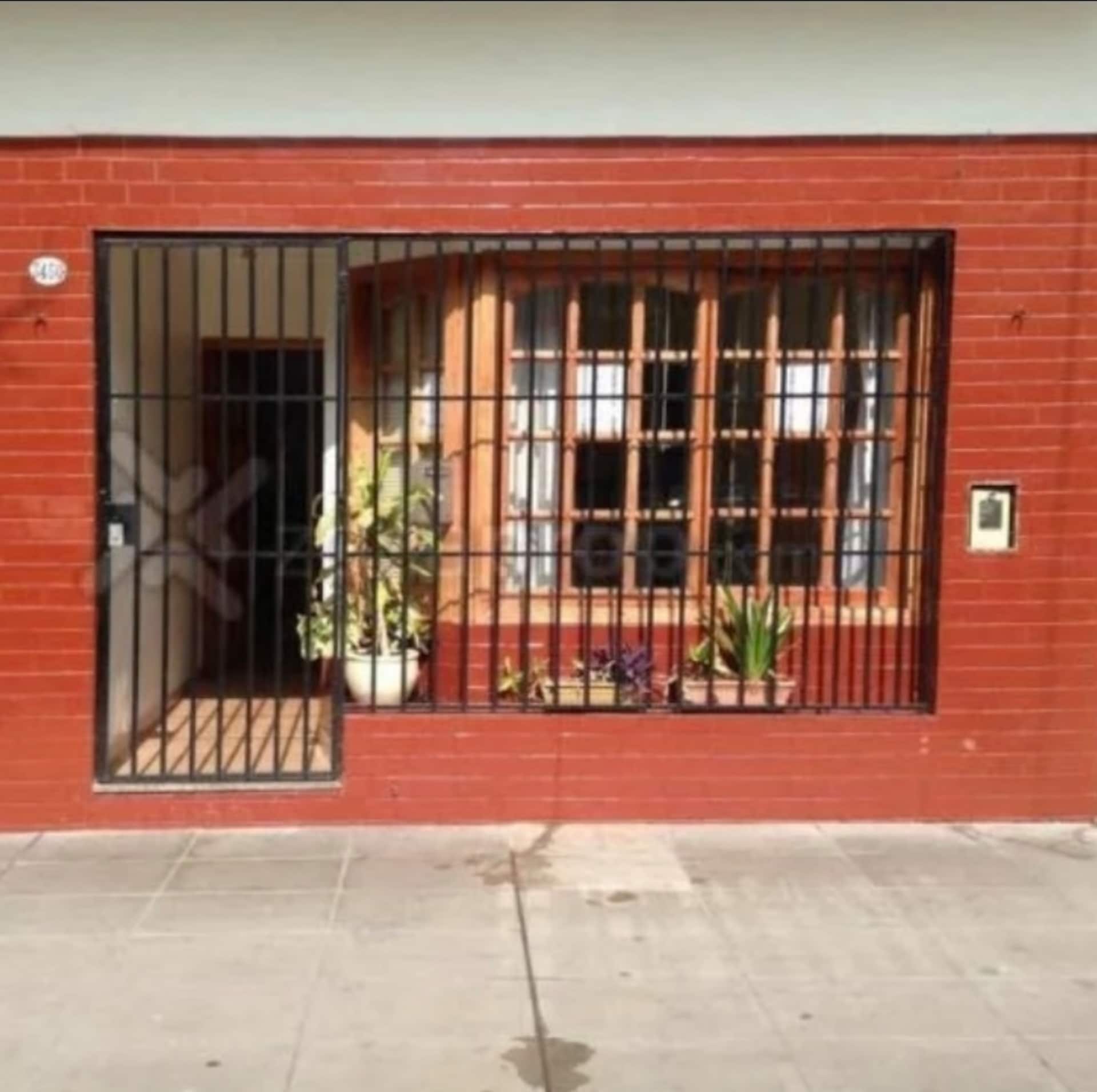 Studio en planta baja, al frente