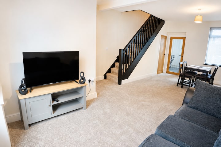 3br Modern Contractor Stay With Tvs & Wi-fi - Swansea