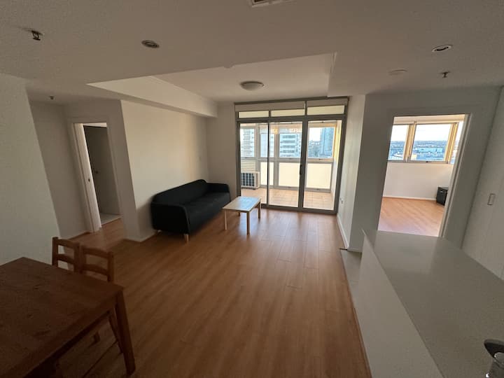 Burwood火车站200米，步行3分钟到达 - Burwood