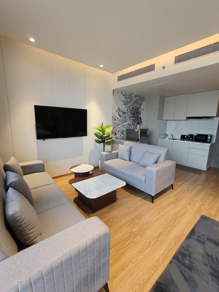 Italian Studio With Rooftop Pool & Gym - India