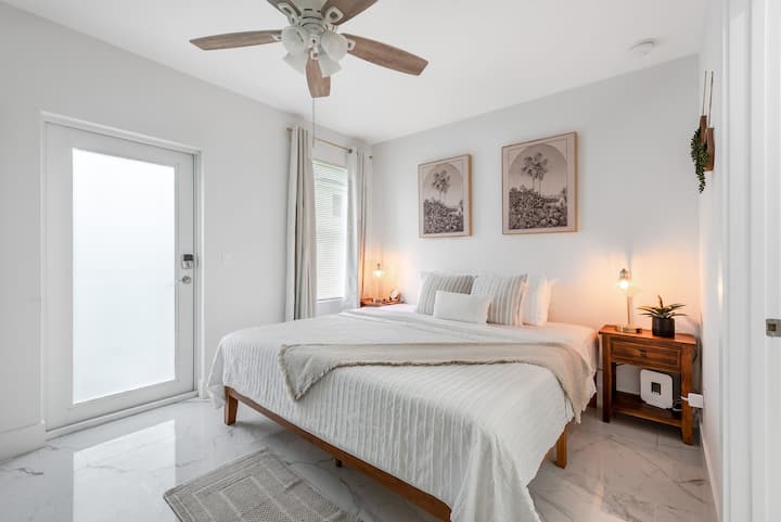 Coastal Living Suite - Boynton Beach, FL