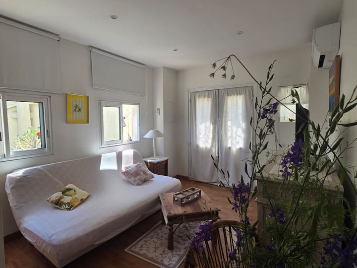 Petit Appartement En Duplex Tranquille - Antibes