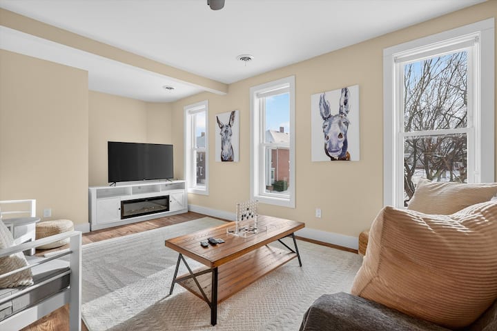4br Family Retreat | Private Hot Tub + 2 Kitchens - New Buffalo, MI