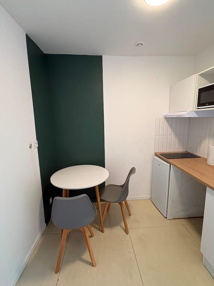 #211 Studio Indépendant, Près De Paris, Métro L9 - Montreuil