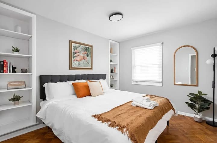The Primrose Cottage | Pet Friendly, Private Yard! - Indianapolis, IN