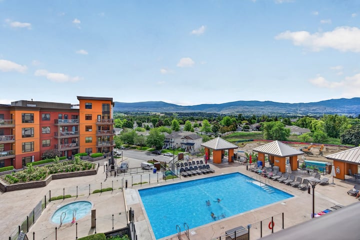 2 Bd Loft 603 @ Playa. Pool & Hot Tub - Kelowna