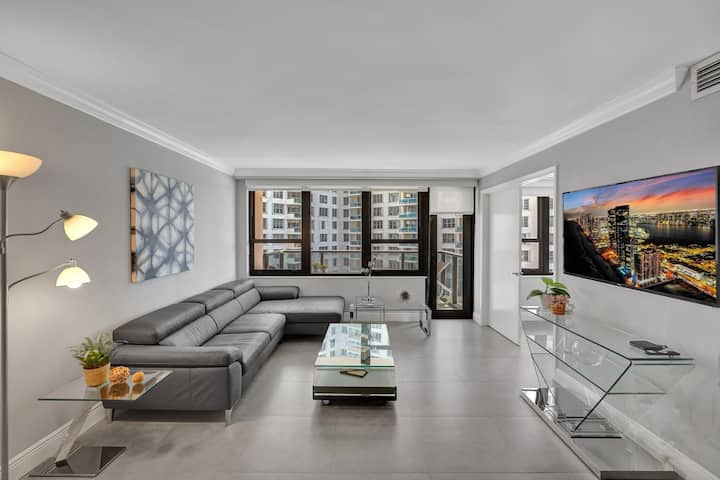 Ocean View Condo In Resort, Pools, Sauna & Gym 711 - Miami Beach