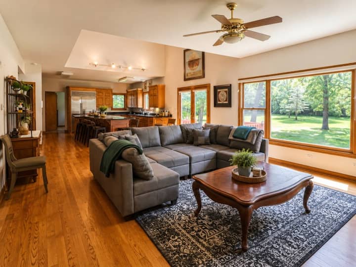 Indoor Pool + Game Room | Ultimate Family Getaway - レイク, IL