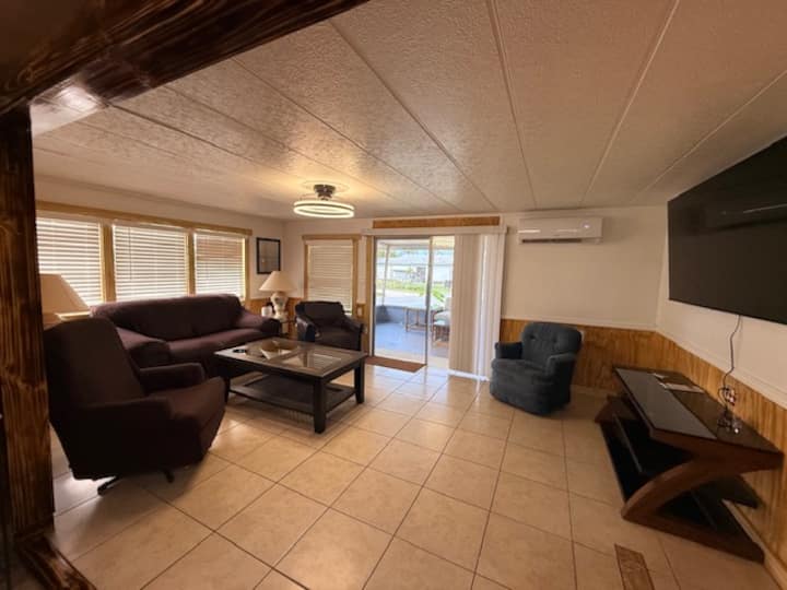 Relaxation Retreat Near The Sponge Docks - Tarpon Springs, FL
