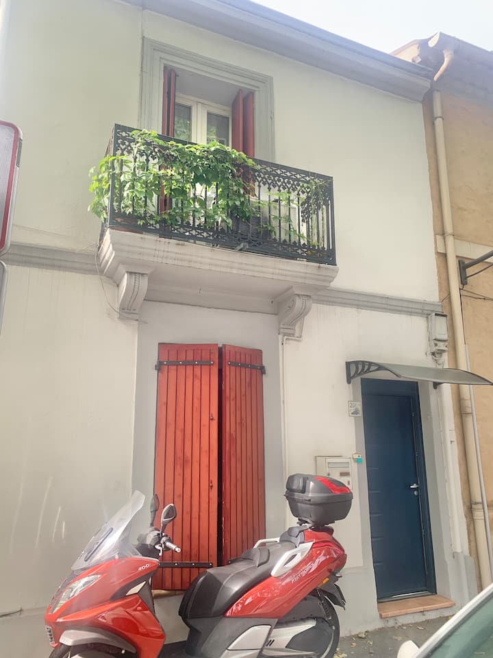 Chambre Avec Balcon En Centre Ville - Pertuis