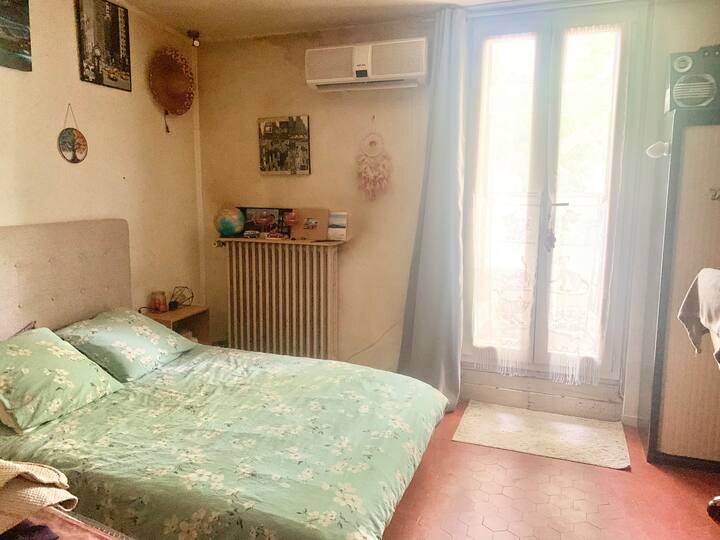 Chambre Avec Balcon En Centre Ville - Pertuis