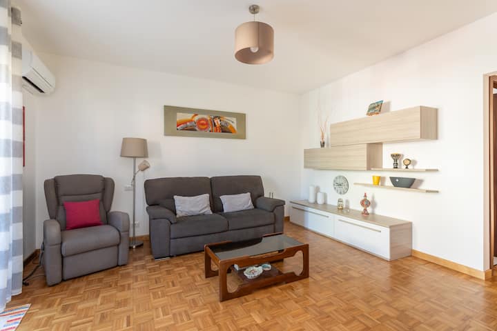 Pretty 1-bedroom Apartment In Residential Area - ボーザ