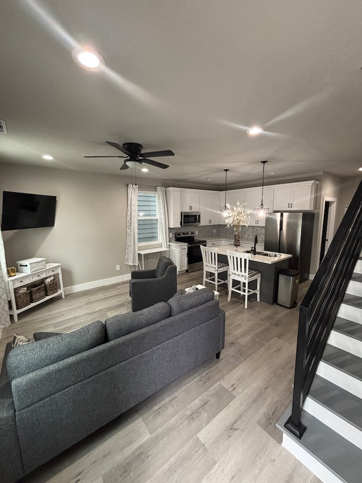 The Texas Retreat Sleeps 10/5 Min From Iah Airport - Humble, TX