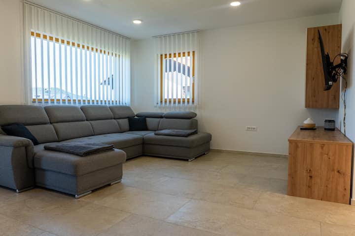 Family House Vodice - Brand-new 4br With Garden - Kranj