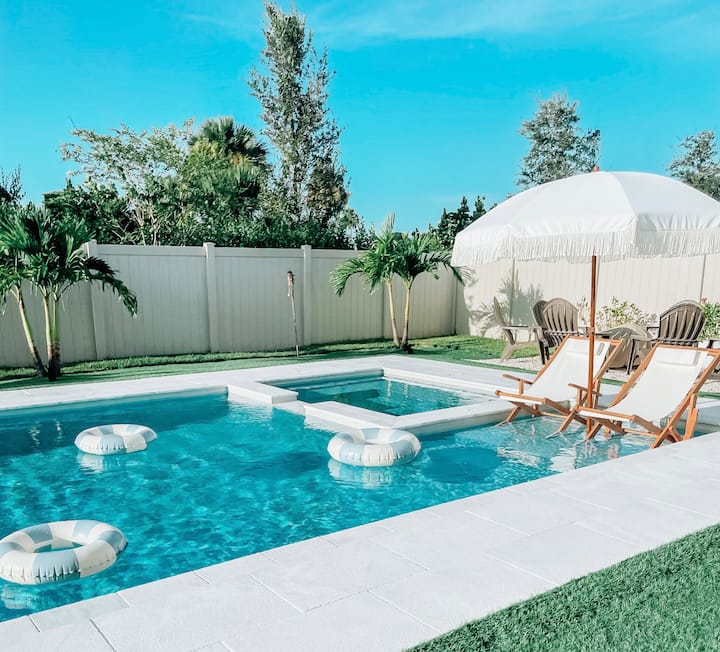 Insta-worthy Design Oasis: Pool & Spa Vero Beach - Vero Beach, FL