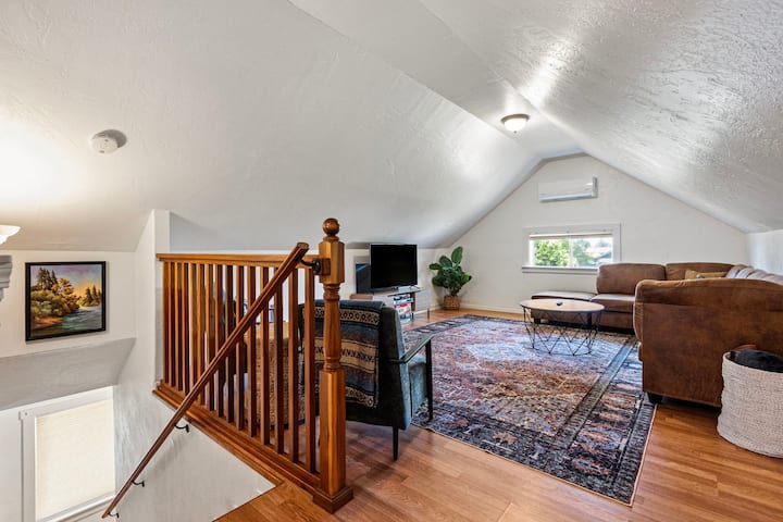 Redwood Coastal Cottage In Crescent City - Crescent City, CA