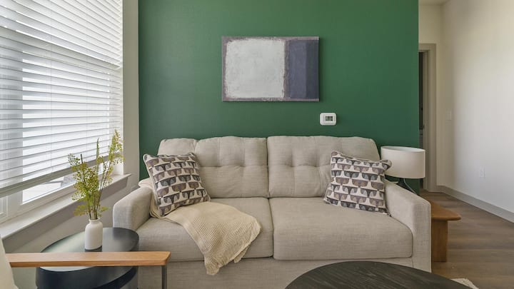 Landing | Chic 2bd, Gym, Clubhouse - Katy, TX