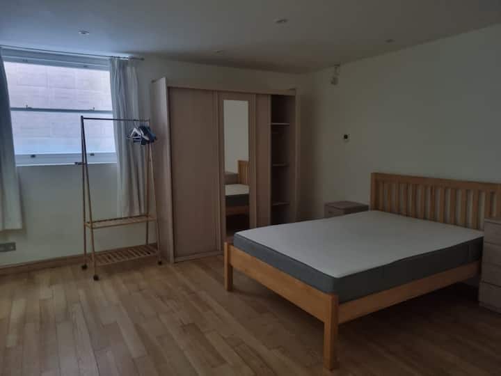 Big Room W/h Double&single Beds In Modern Bmt Flat - Brentford