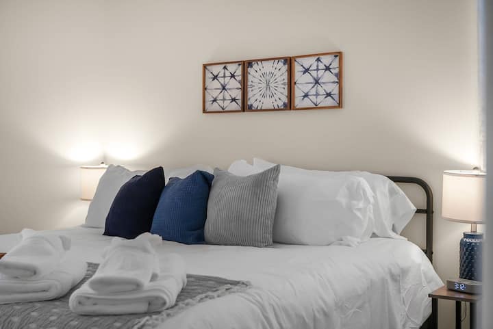 Old Town Retreat | Downtown & Beach | Cherry Fes - Traverse City, MI
