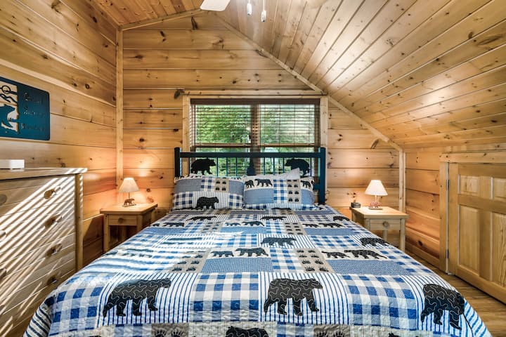 This spacious loft retreat offers a king bed, sleeper sofa, private full bathroom, and incredible mountain views—perfect for couples or small families.