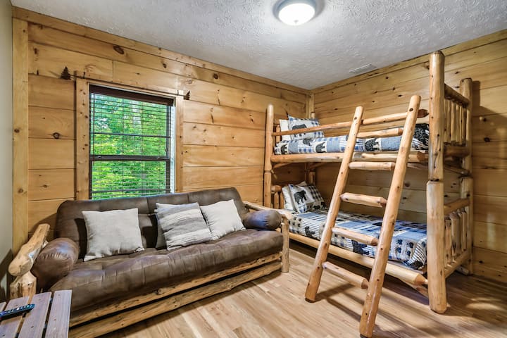 The perfect space for kids, teens, or extra guests! Featuring twin bunk beds and a sleeper sofa, this cozy room is ready for late-night laughs and vacation memories.