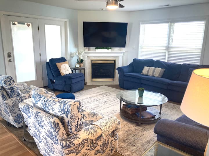 Dewey Ocean Block & Ocean View, Lg Screened Porch - Dewey Beach, DE