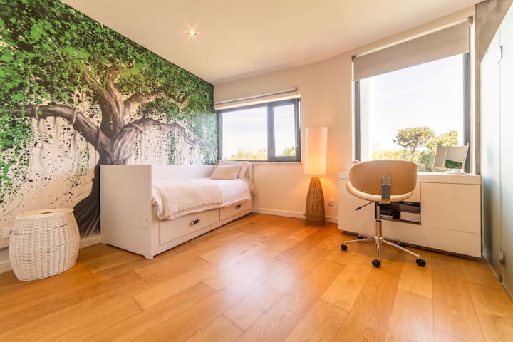 Salle de bain familiale — Villa Solare, villa de vacances avec piscine chauffée en bordure du terrain de golf Quinta do Perú, Azeitão, près de Lisbonne