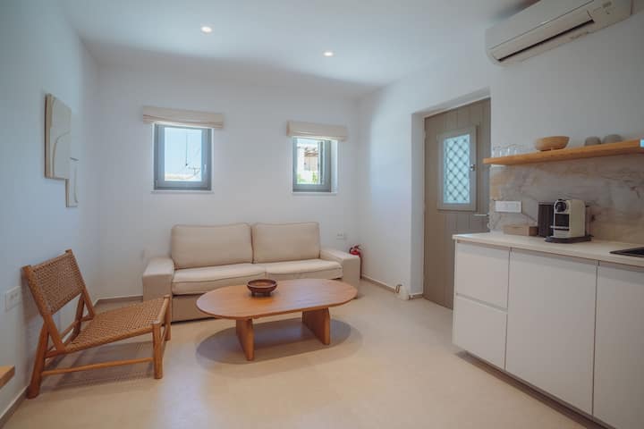 Wind
5 Elements
Agapi's Houses - Antiparos