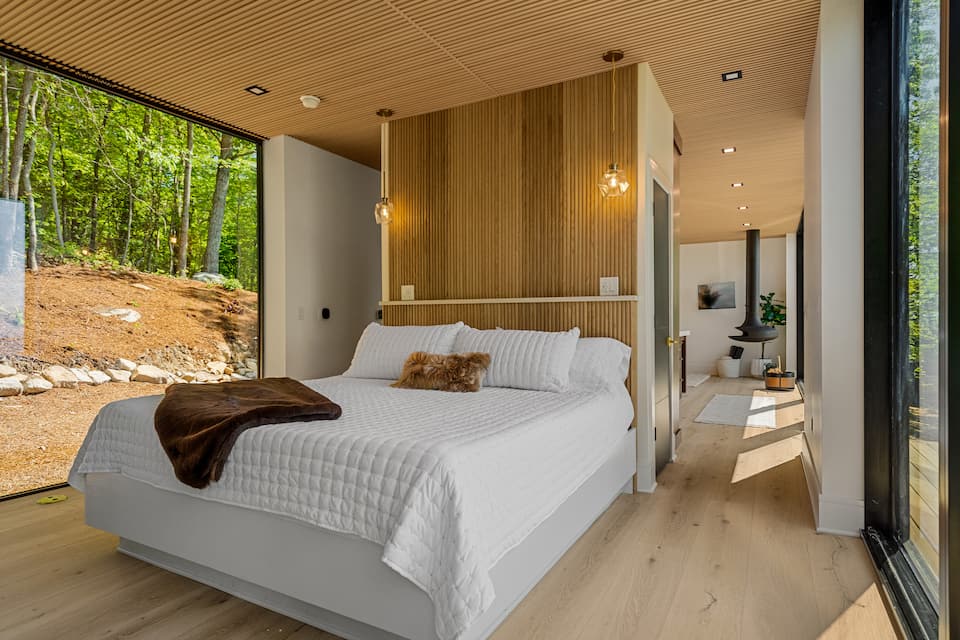 Lovers Lodge, a glass retreat in the Blue Ridge, Luray, Virginia, United States, photo 5 of 10