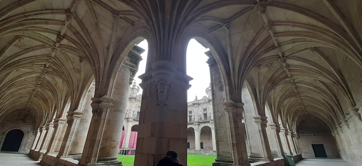 Última vista de la casa reformada en el casco histórico de Celanova