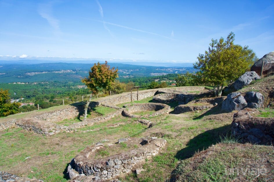 Vista de la casa reformada en el casco histórico de Celanova