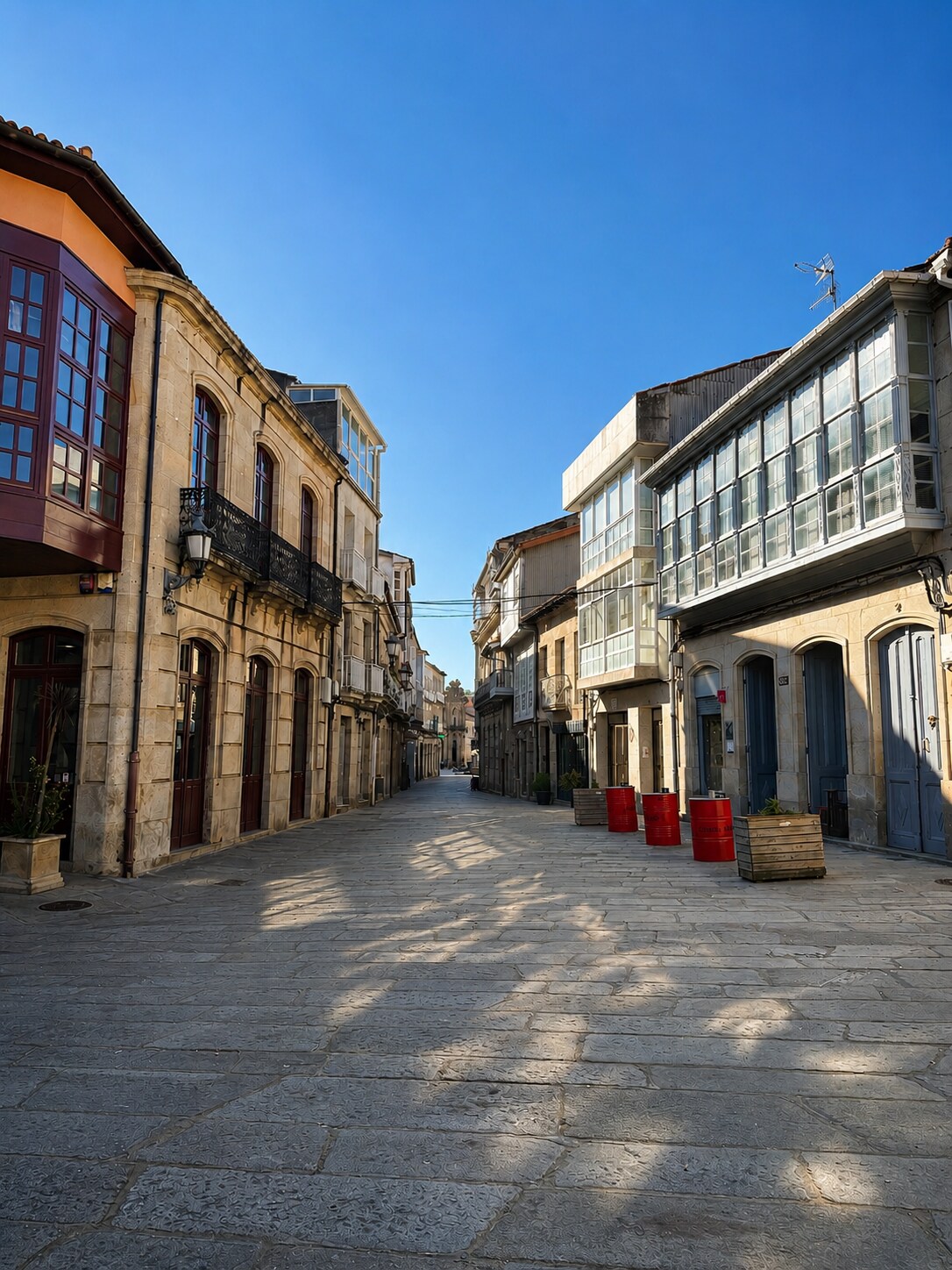 Vista de la casa reformada en el casco histórico de Celanova
