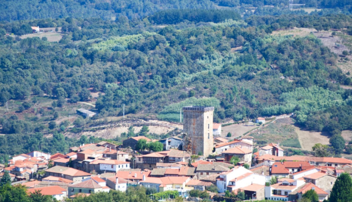 Vista de la casa reformada en el casco histórico de Celanova