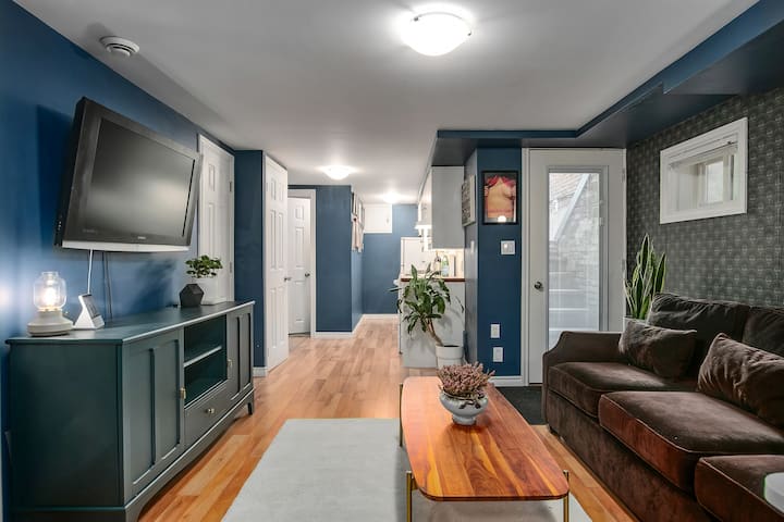 Charming 1 Bedroom | Steps To Subway & Bloor St - 토론토