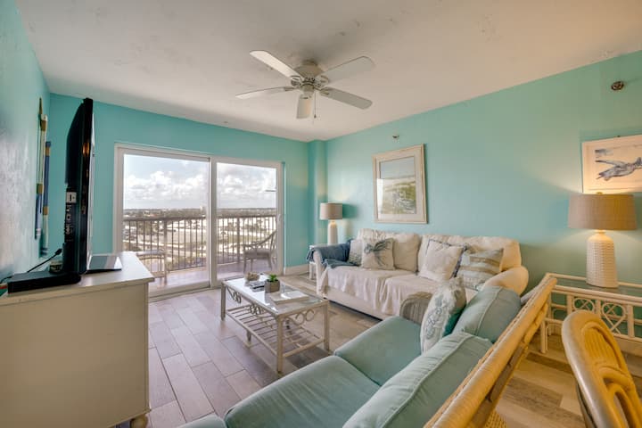 Sun, Sand, Poolside Vibes! Daytona Shores Retreat - Daytona Beach Shores, FL