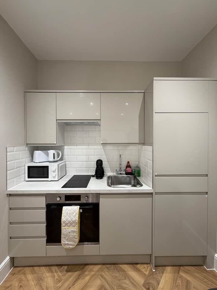 Beautiful And Cozy Studio Apartment North Finchley - Enfield, UK