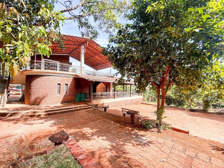 Mangalati Aaram Baug (मंगलती आराम बाग) - Dapoli