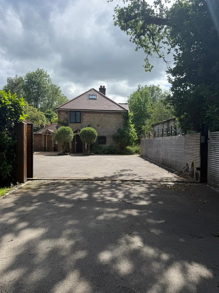 Quintessential Surrey Country Home.
Newly Updated. - Farnham