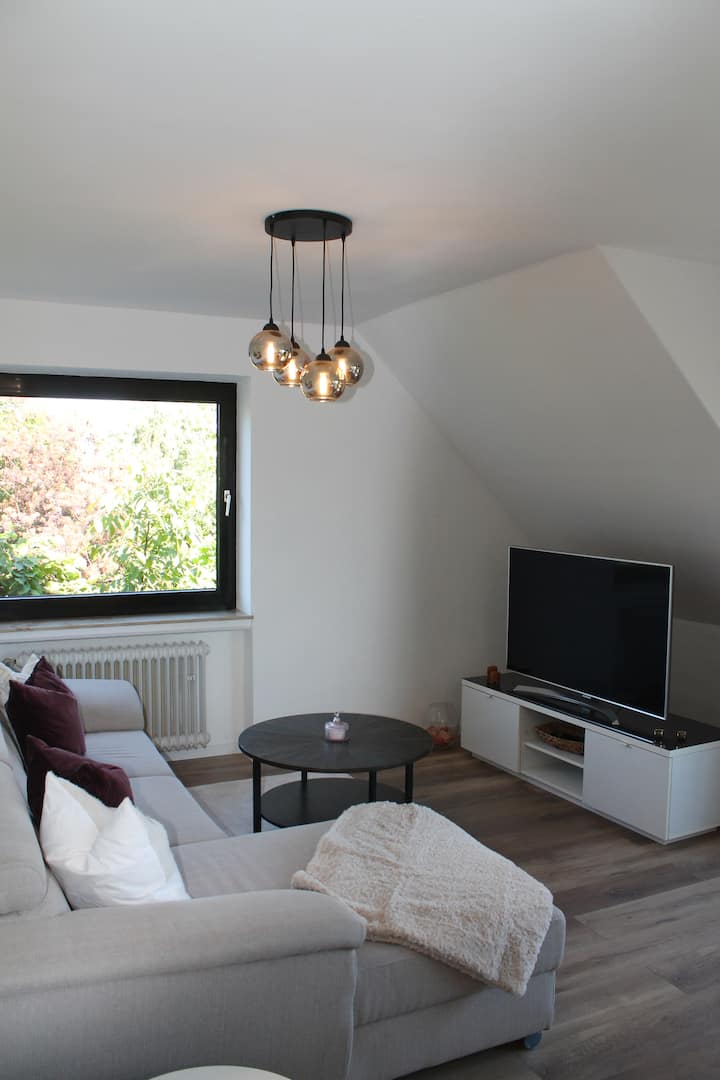 Messe- & Business-wohnung: 70qm, Wlan & Balkon - Korschenbroich
